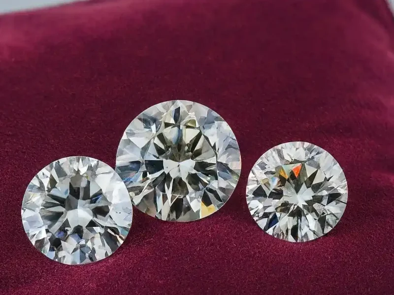 What is the Difference Between a Diamond, Moissanite and Cubic Zirconia? What is the Difference Between a Diamond, Moissanite and Cubic Zirconia?
