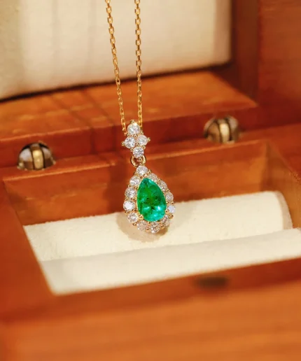 Romantic Yellow Gold Emerald Pendant Necklace