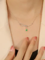 Elegant White Gold Emerald Pendant Necklace - Image 2