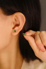 Artemies Emerald Grace: Classic Stud Earrings - Image 5