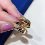 Artemies Romance: Shiny Hoop Earrings - Image 2