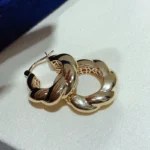 Artemies Romance: Shiny Hoop Earrings - Image 4