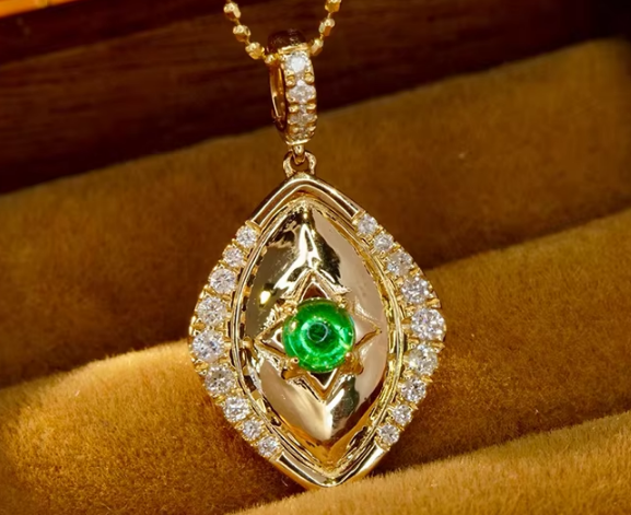 Stylish Emerald & Diamond Pendant Necklace