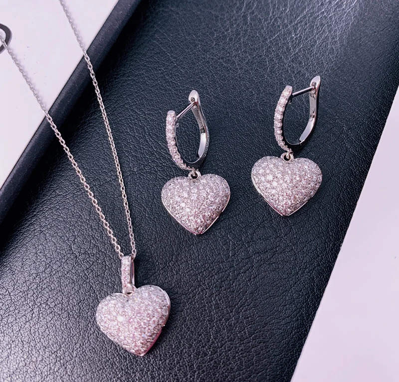 heart-shaped coordinated set (hoop earrings and pendant)