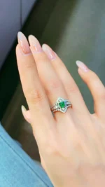 Elegant White Gold Emerald and Diamond Ring - Image 5