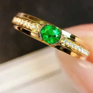 Artemies Enchanté: Emerald Whisper Ring