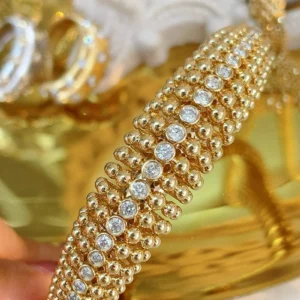 Elegant Yellow 18K Gold Diamond Bangle