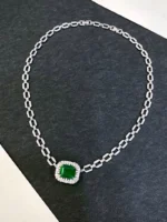 Elegant White 18K Gold Necklace with Natural Emerald - Image 4