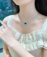 Elegant White 18K Gold Necklace with Natural Emerald - Image 6