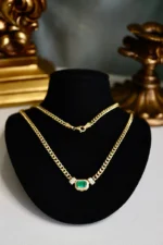 Luxury Yellow Gold Necklace with Emerald and Diamond - Image 3