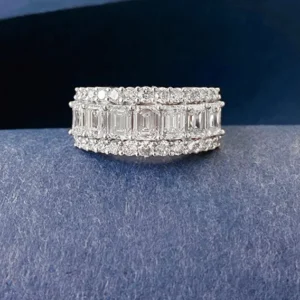 18K White Gold Women’s Ring with Sparkling Diamond