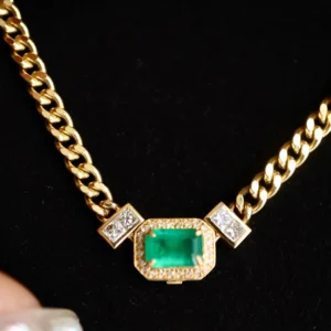 Luxury Yellow Gold Necklace with Emerald and Diamond