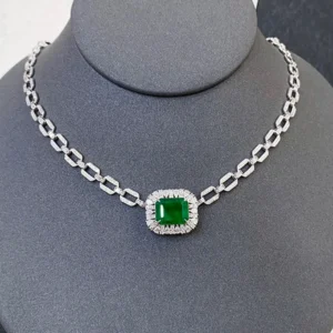 Elegant White 18K Gold Necklace with Natural Emerald