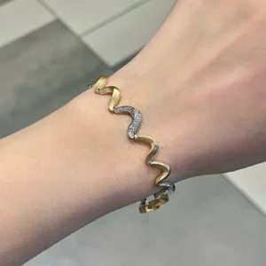 18k-gold-wave-bracelet-natural-diamond