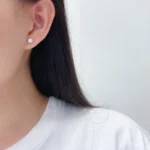 radiant glow diamond stud earrings - Image 3